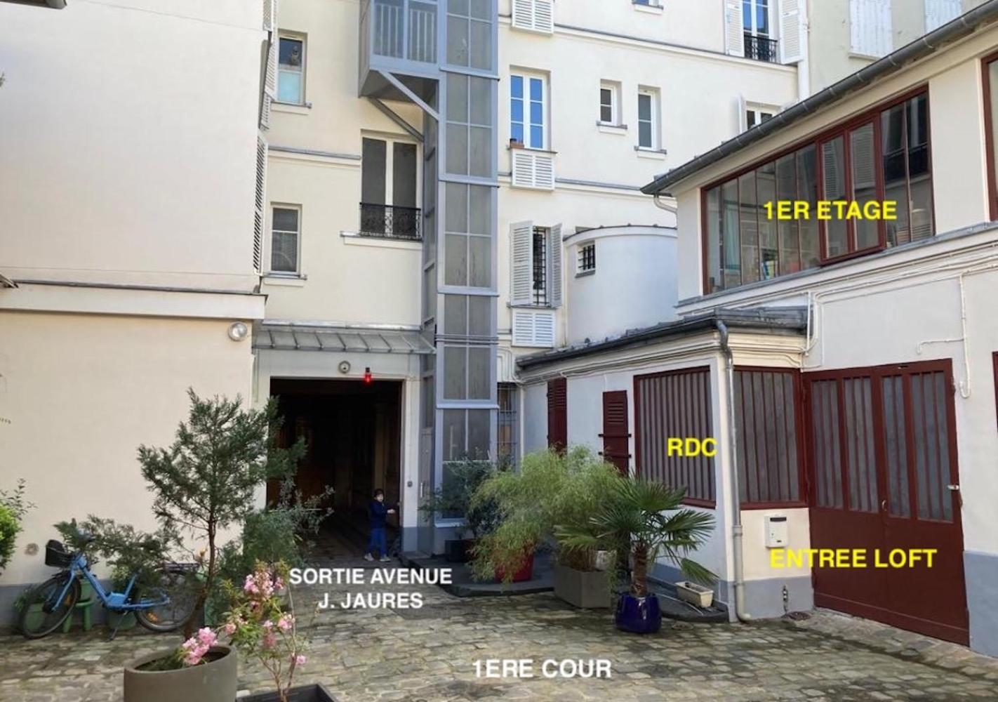 Loft Character With A View Of Court Apartment Paris Exterior photo
