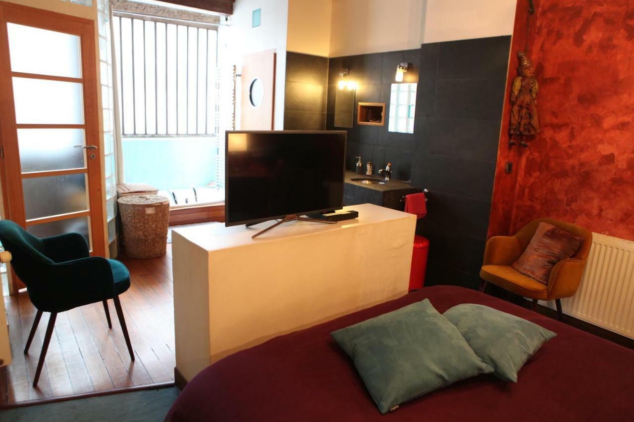Loft Character With A View Of Court Apartment Paris Exterior photo
